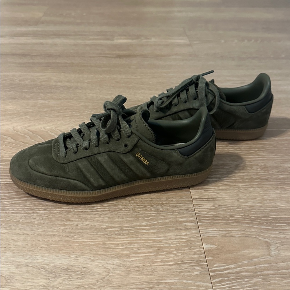 Adidas Sambas - M 51/2 - Green Suede - EUC